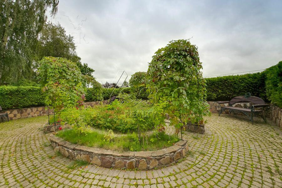 3-этажный коттедж 1 200 м² без отделки