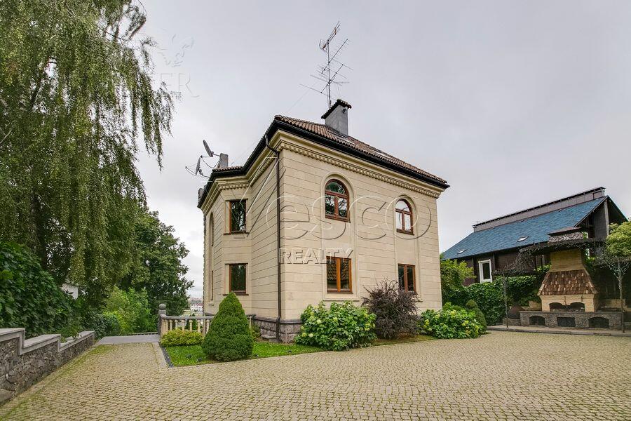 3-этажный коттедж 1 200 м² без отделки