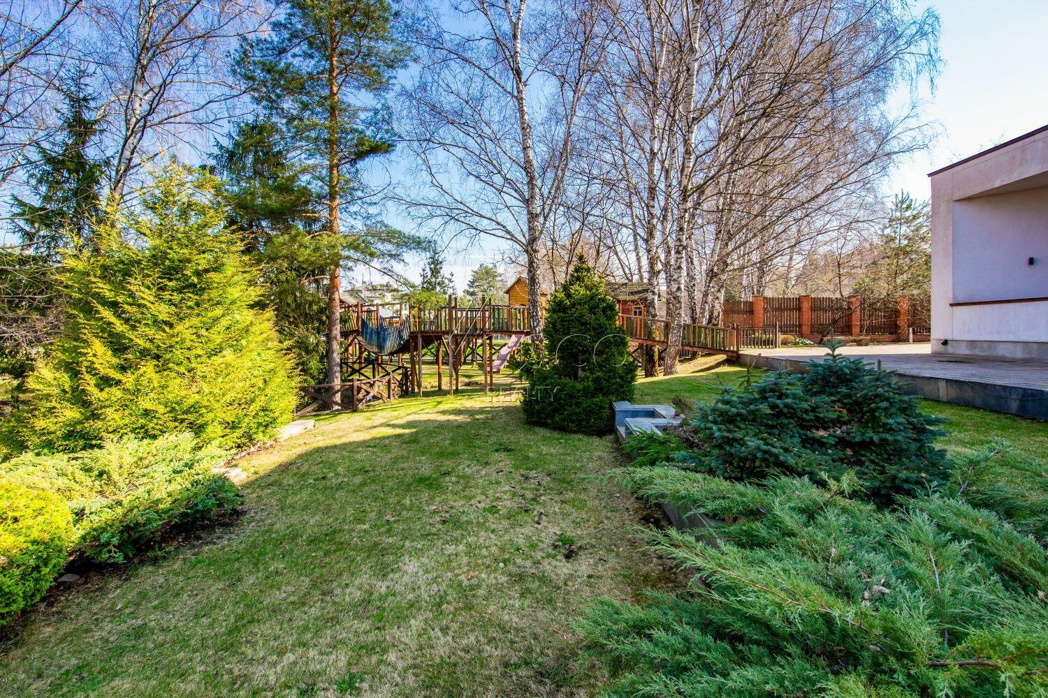 3-этажный коттедж 2 400 м² с отделкой