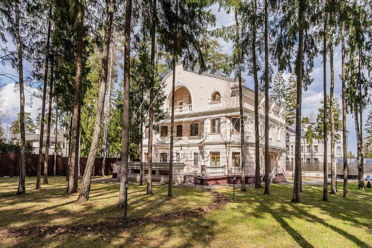 2-этажный коттедж 1 300 м² с отделкой