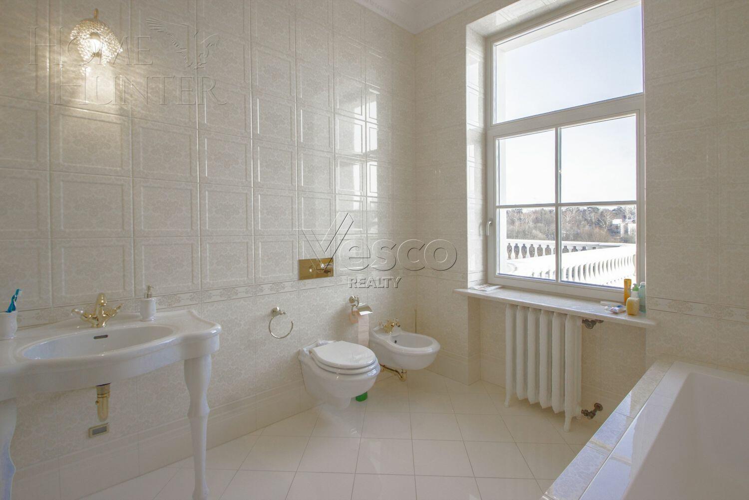 2-этажный коттедж 3 000 м² с отделкой