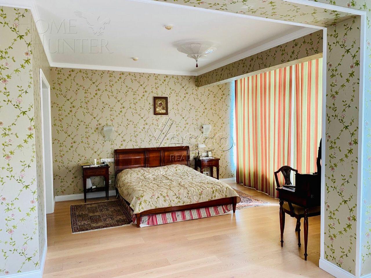 3-этажный таунхаус 500 м² с отделкой