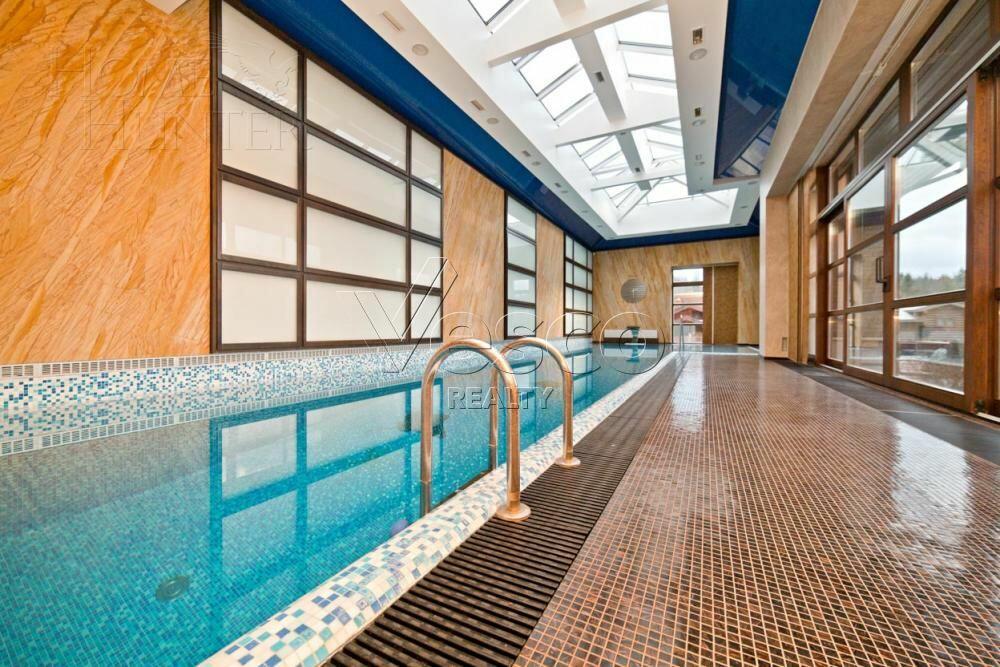 2-этажный коттедж 1 300 м² с отделкой