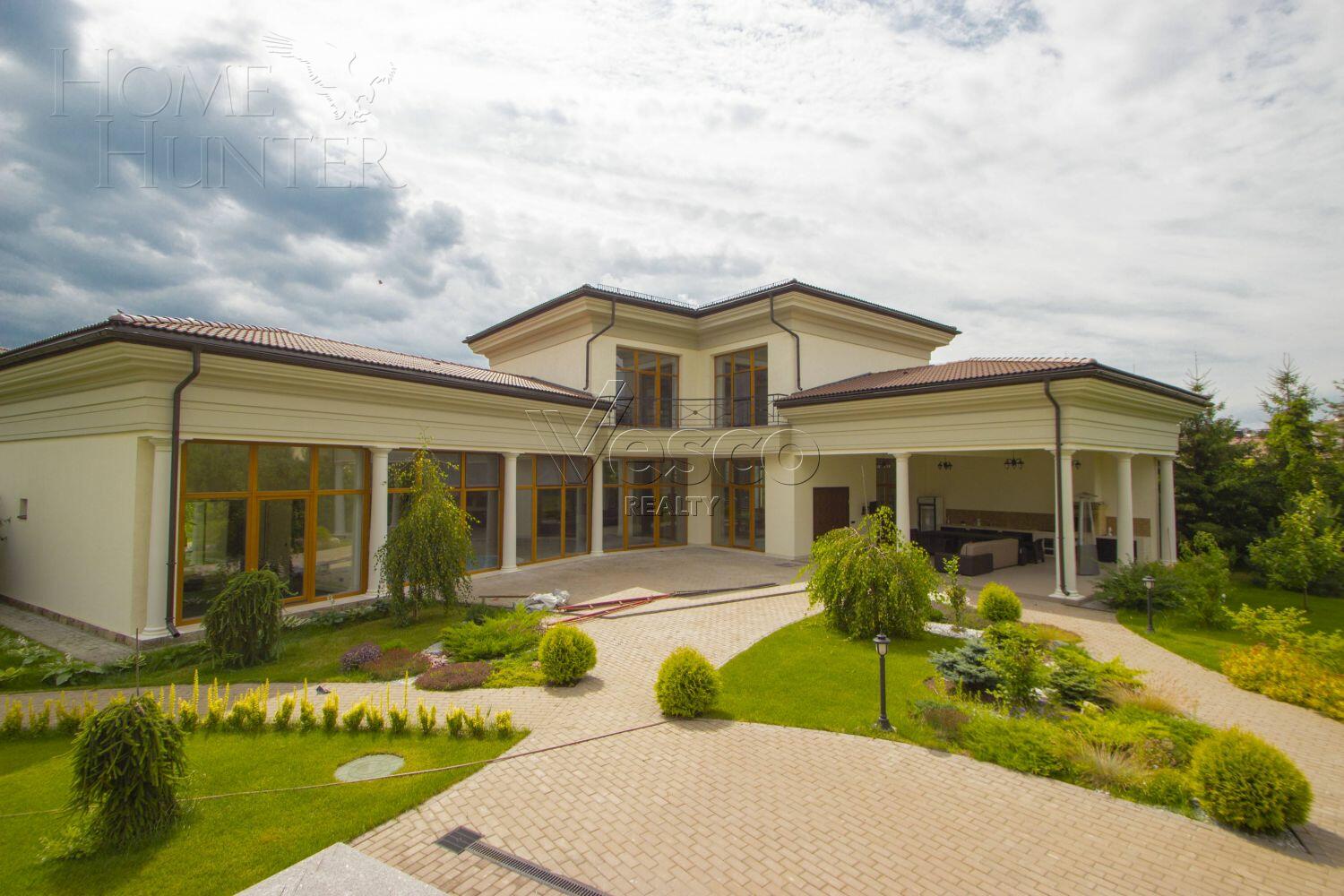 2-этажный коттедж 1 250 м² с отделкой