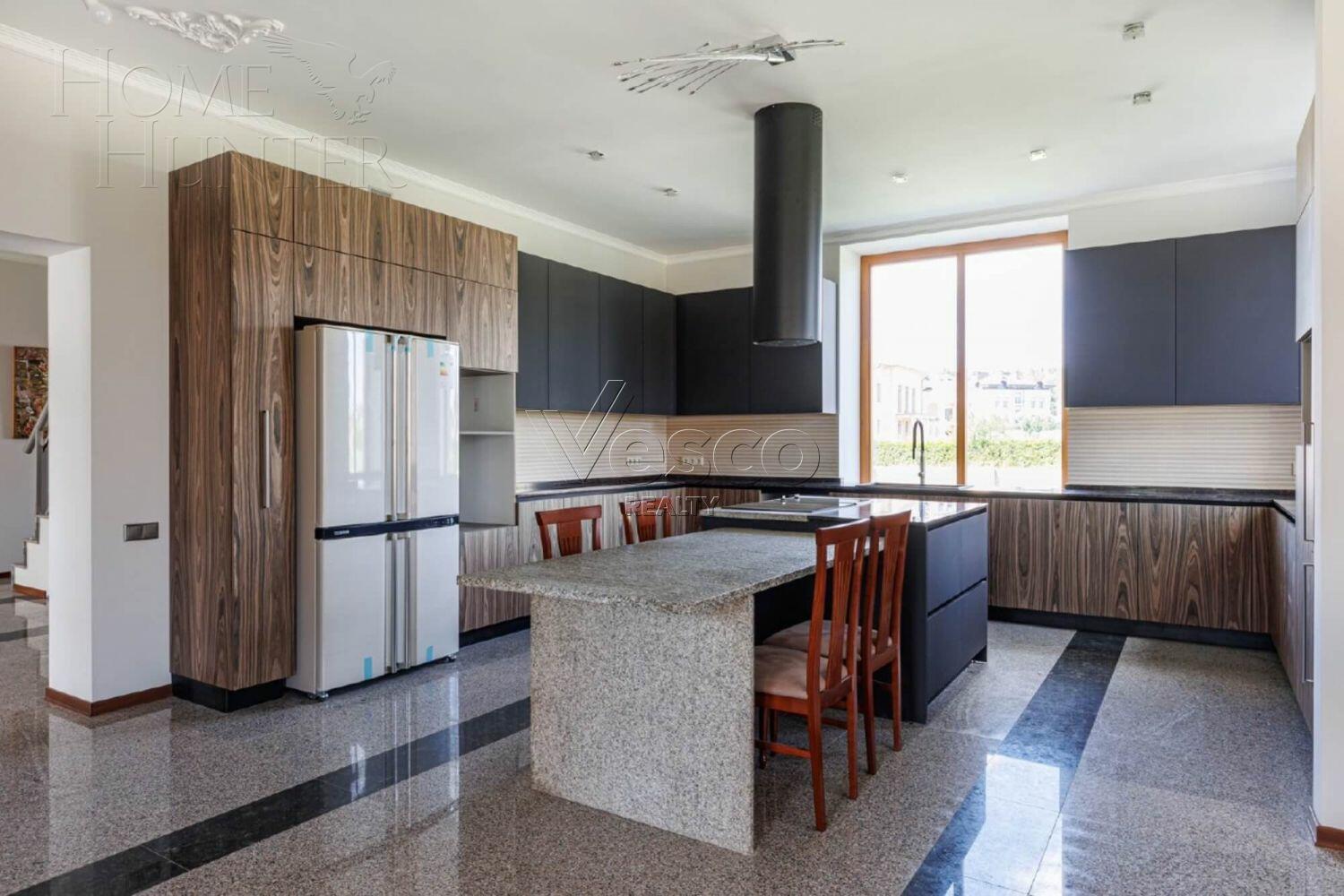 2-этажный коттедж 750 м² с отделкой