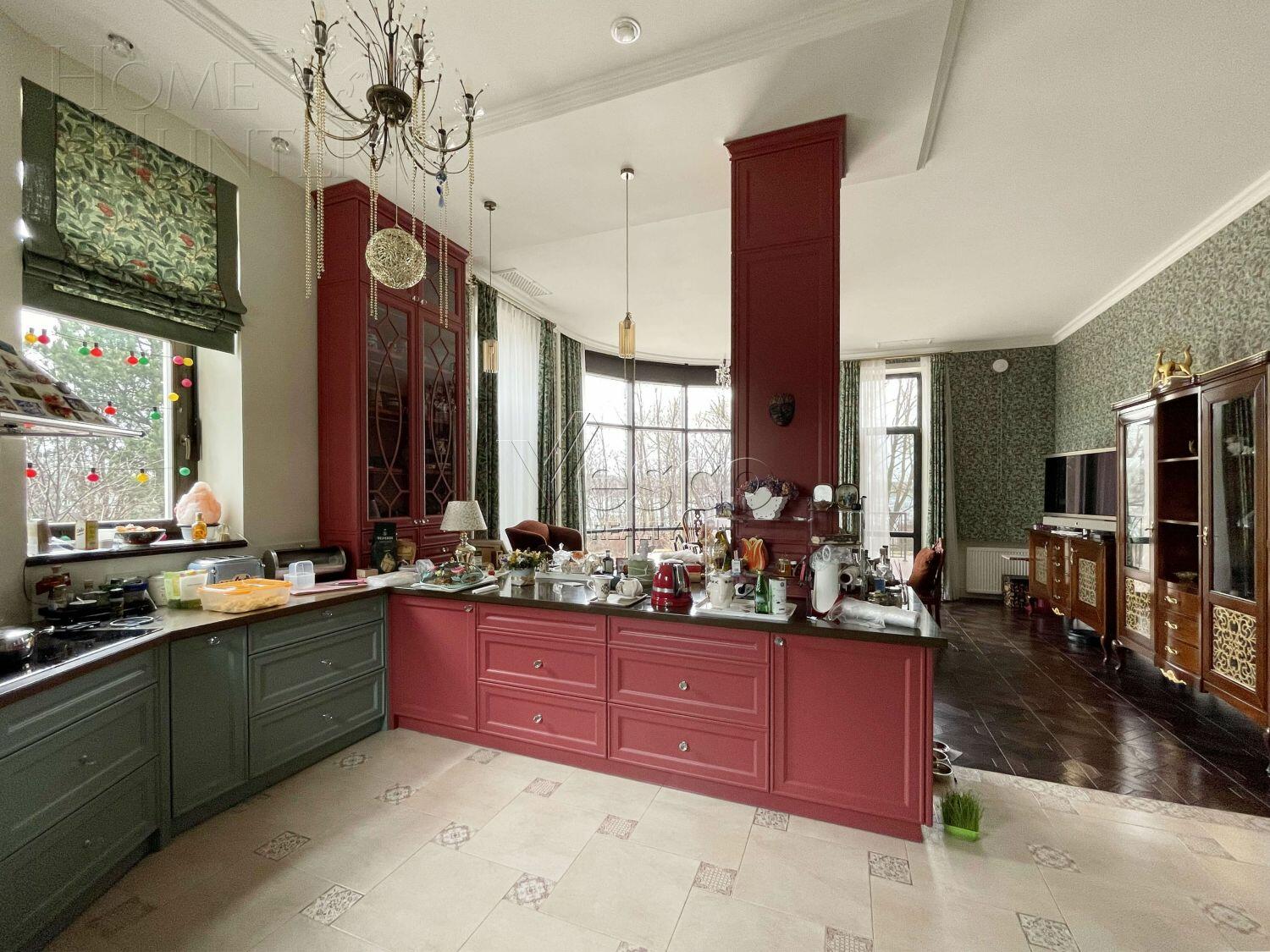 2-этажный коттедж 1 300 м² с отделкой