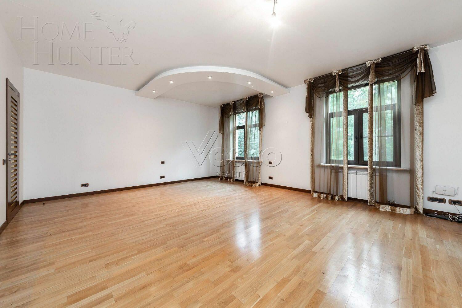 3-этажный таунхаус 350 м² с отделкой