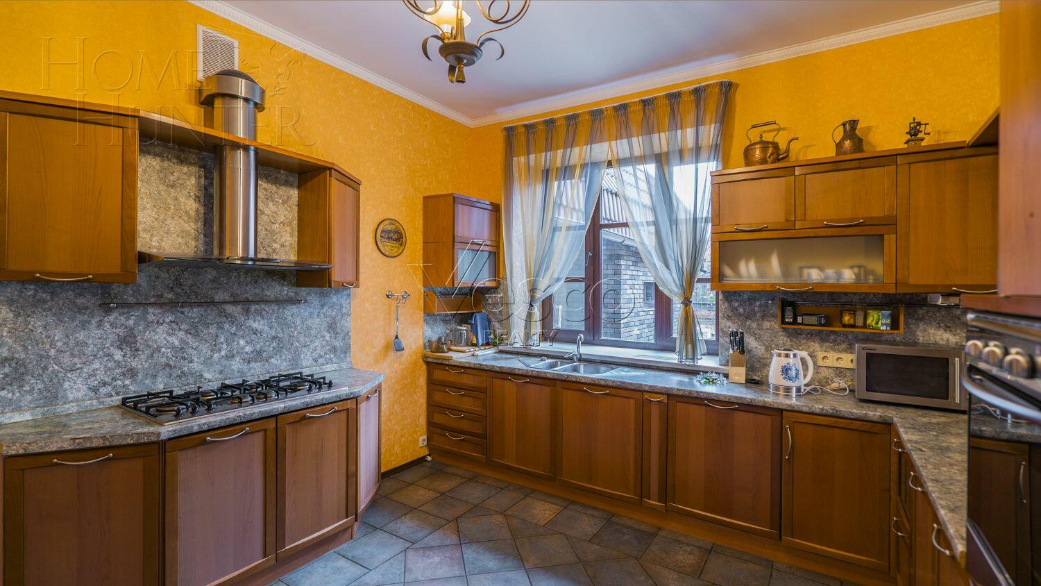 2-этажный коттедж 900 м² с отделкой