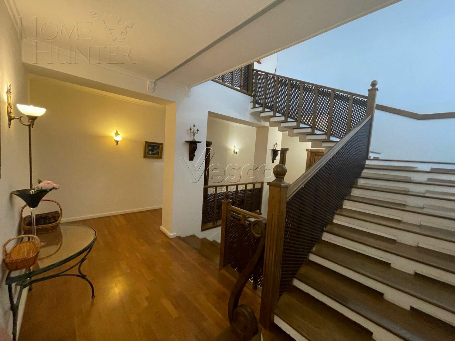 2-этажный коттедж 700 м² с отделкой