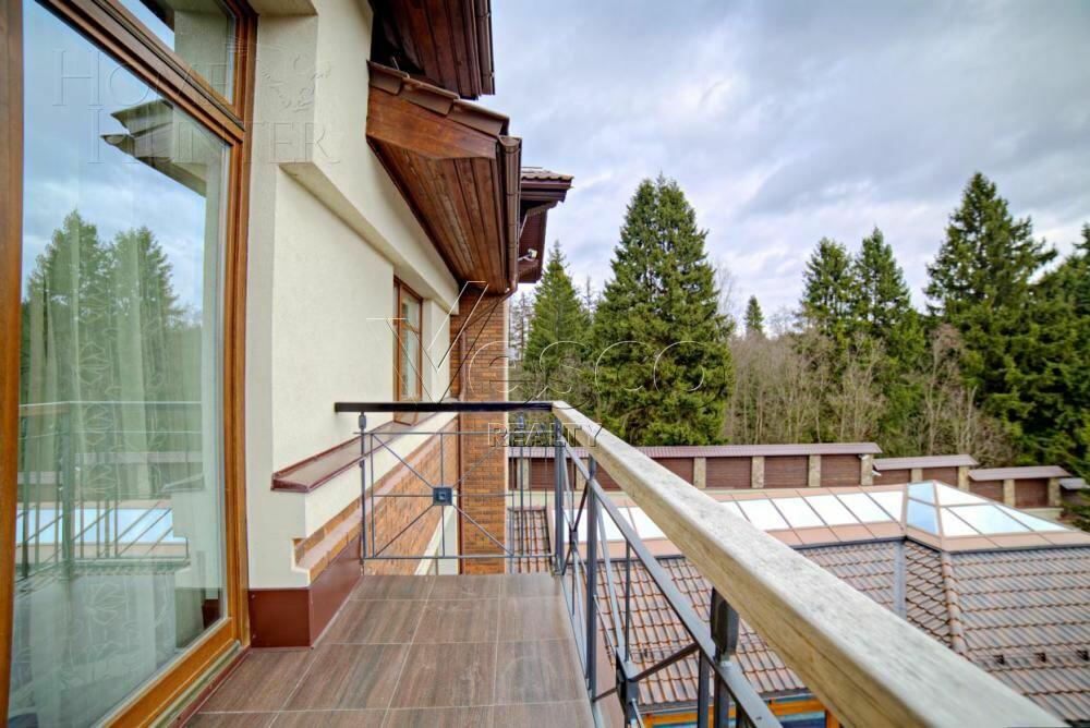 2-этажный коттедж 1 300 м² с отделкой