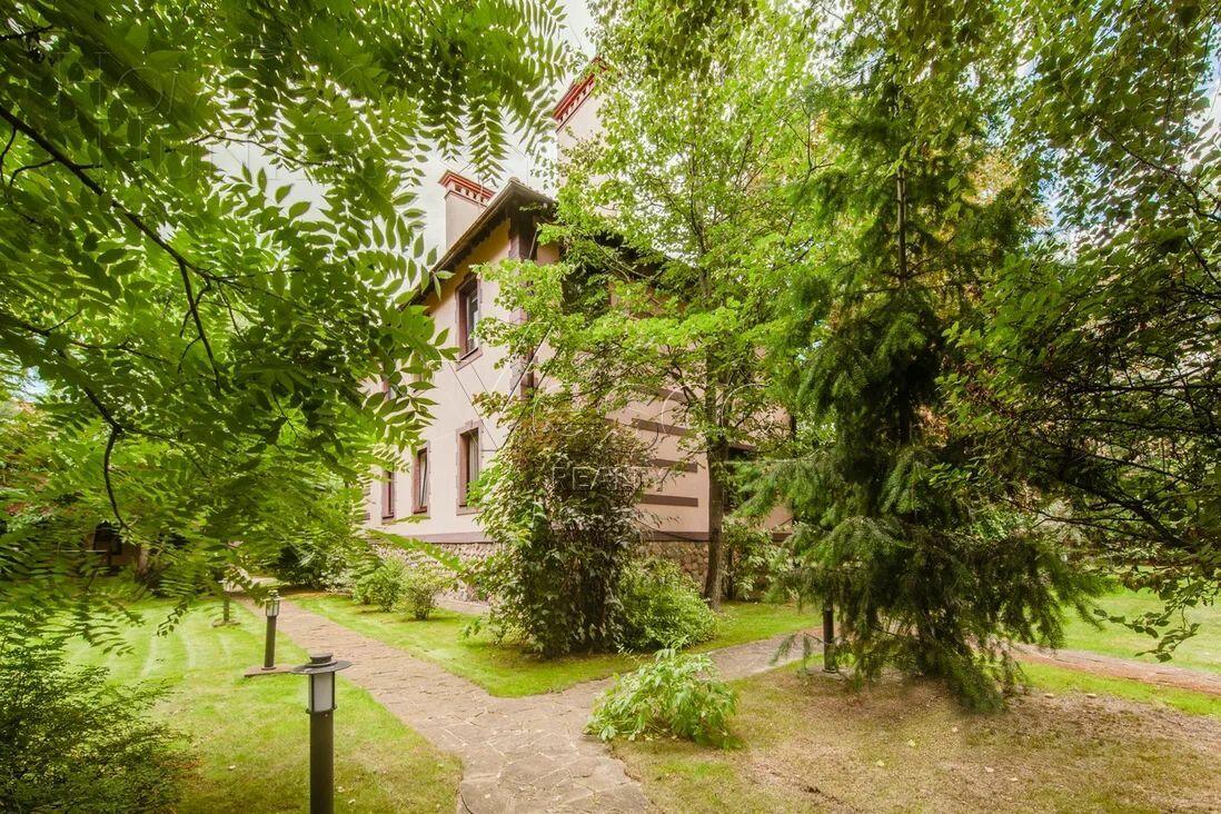 2-этажный коттедж 660 м² с отделкой