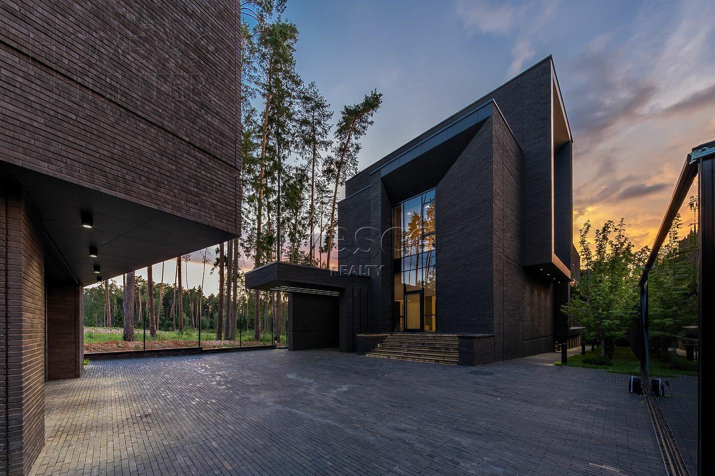 3-этажный коттедж 1 848 м² с отделкой