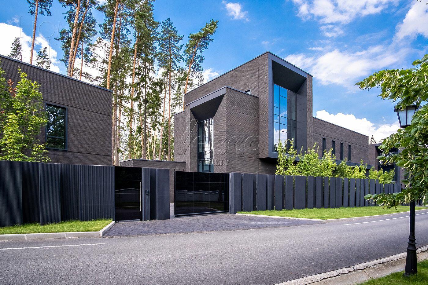 3-этажный коттедж 1 848 м² с отделкой