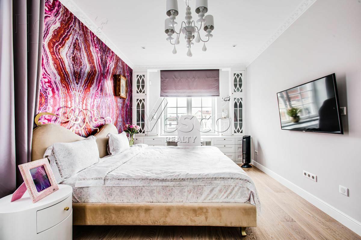 3-этажный коттедж 550 м² с отделкой