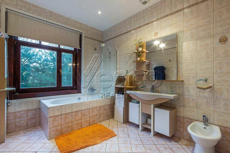 3-этажный коттедж 600 м² с отделкой