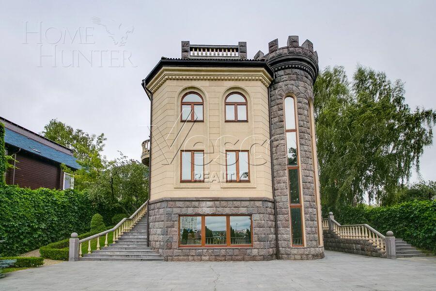 3-этажный коттедж 1 200 м² без отделки