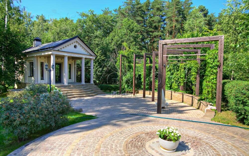 2-этажный коттедж 1 360 м² с отделкой