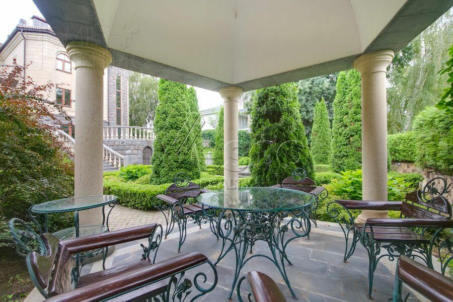 3-этажный коттедж 1 200 м² без отделки