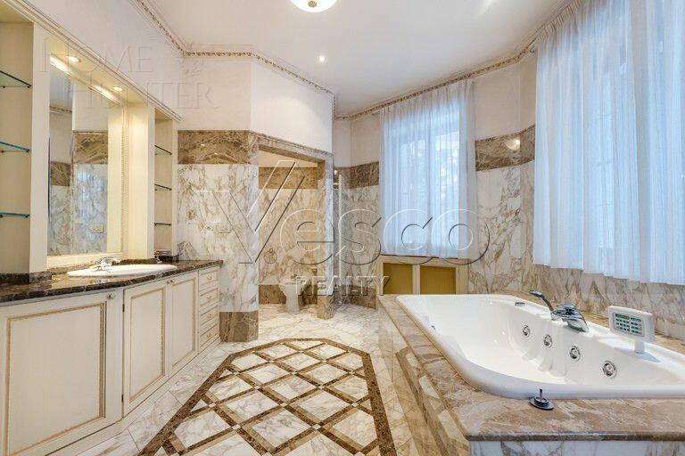 2-этажный коттедж 1 300 м² с отделкой