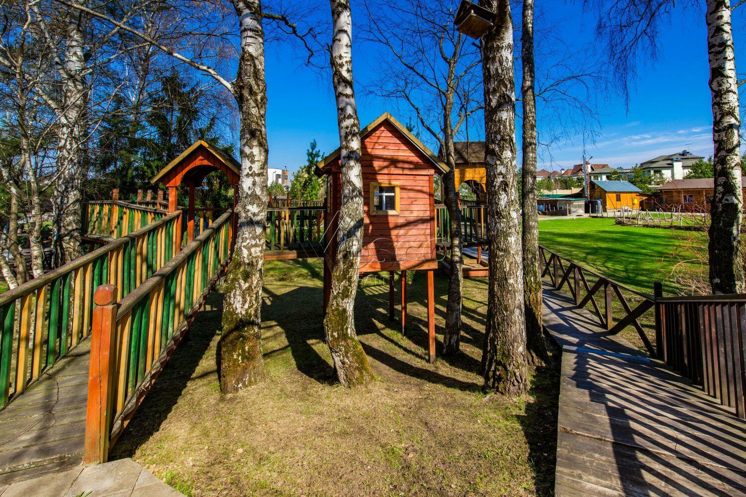 3-этажный коттедж 2 400 м² с отделкой