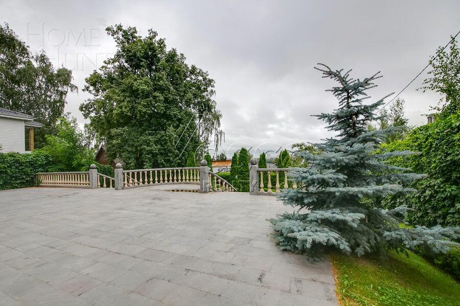 3-этажный коттедж 1 200 м² без отделки