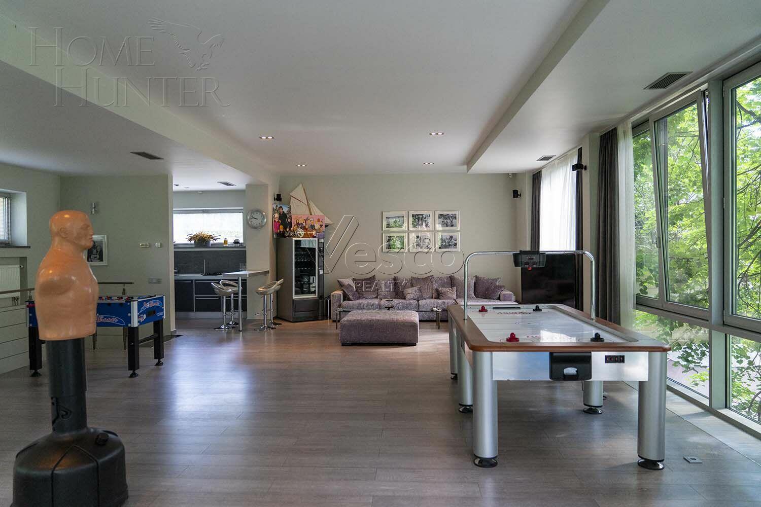 2-этажный коттедж 1 518 м² с отделкой