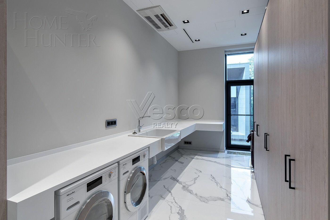 3-этажный коттедж 1 848 м² с отделкой