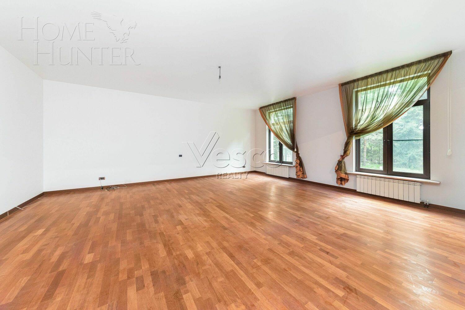 3-этажный таунхаус 350 м² с отделкой