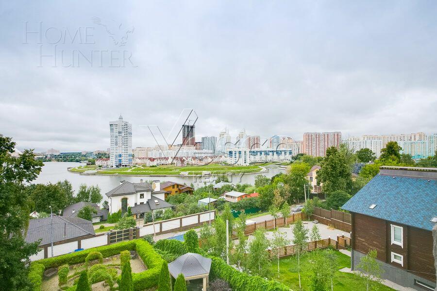 3-этажный коттедж 1 200 м² без отделки