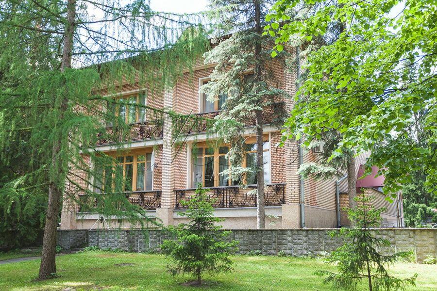 2-этажный коттедж 580 м² с отделкой