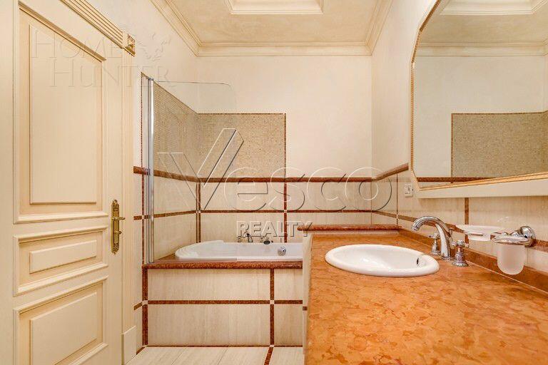 2-этажный коттедж 1 300 м² с отделкой