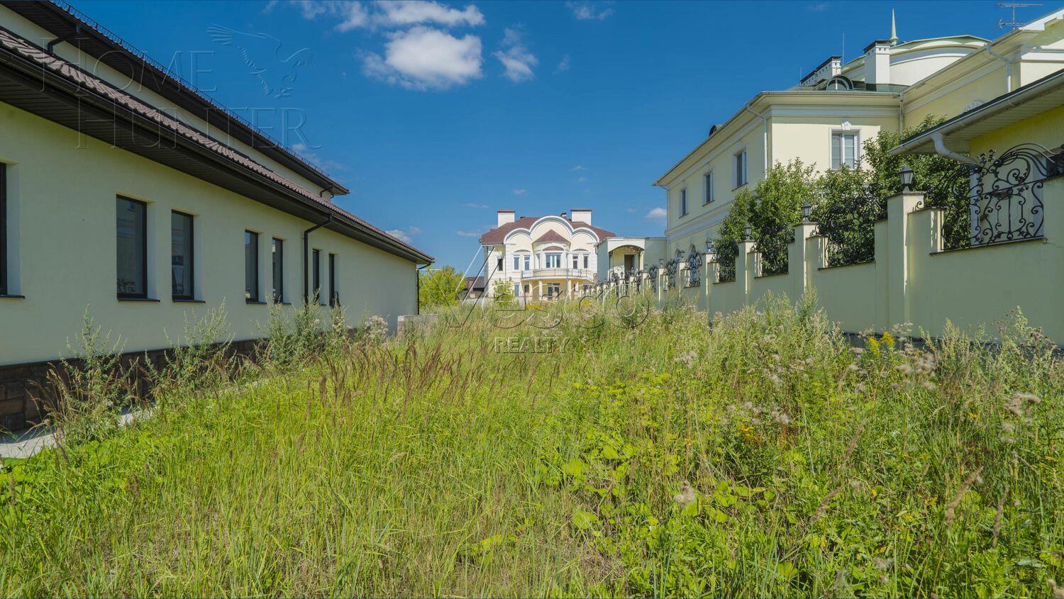 4-этажный коттедж 800 м² без отделки