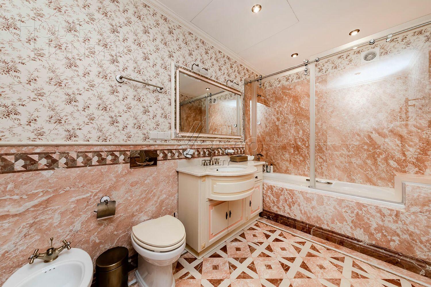 3-этажный коттедж 1 800 м² с отделкой