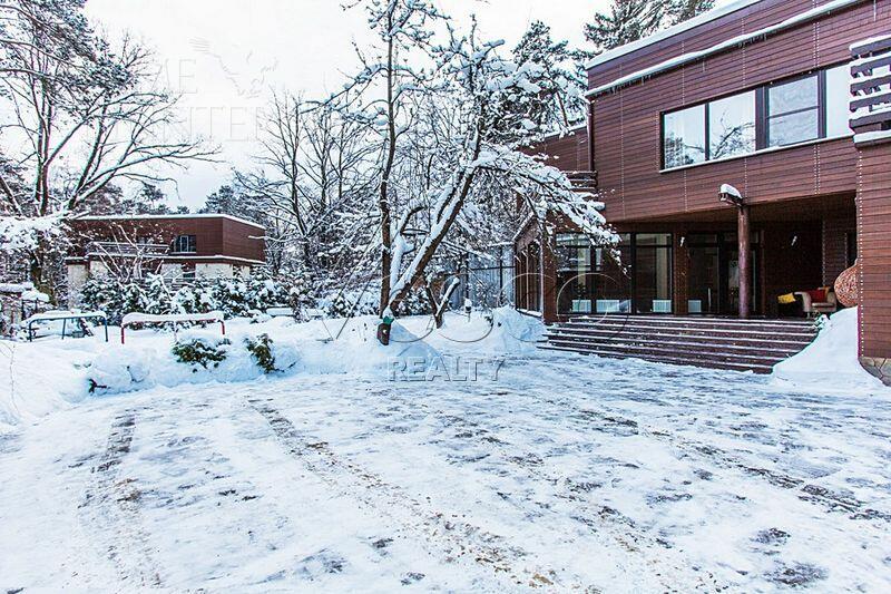 3-этажный коттедж 860 м² с отделкой