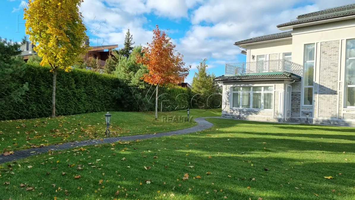 2-этажный коттедж 900 м² с отделкой