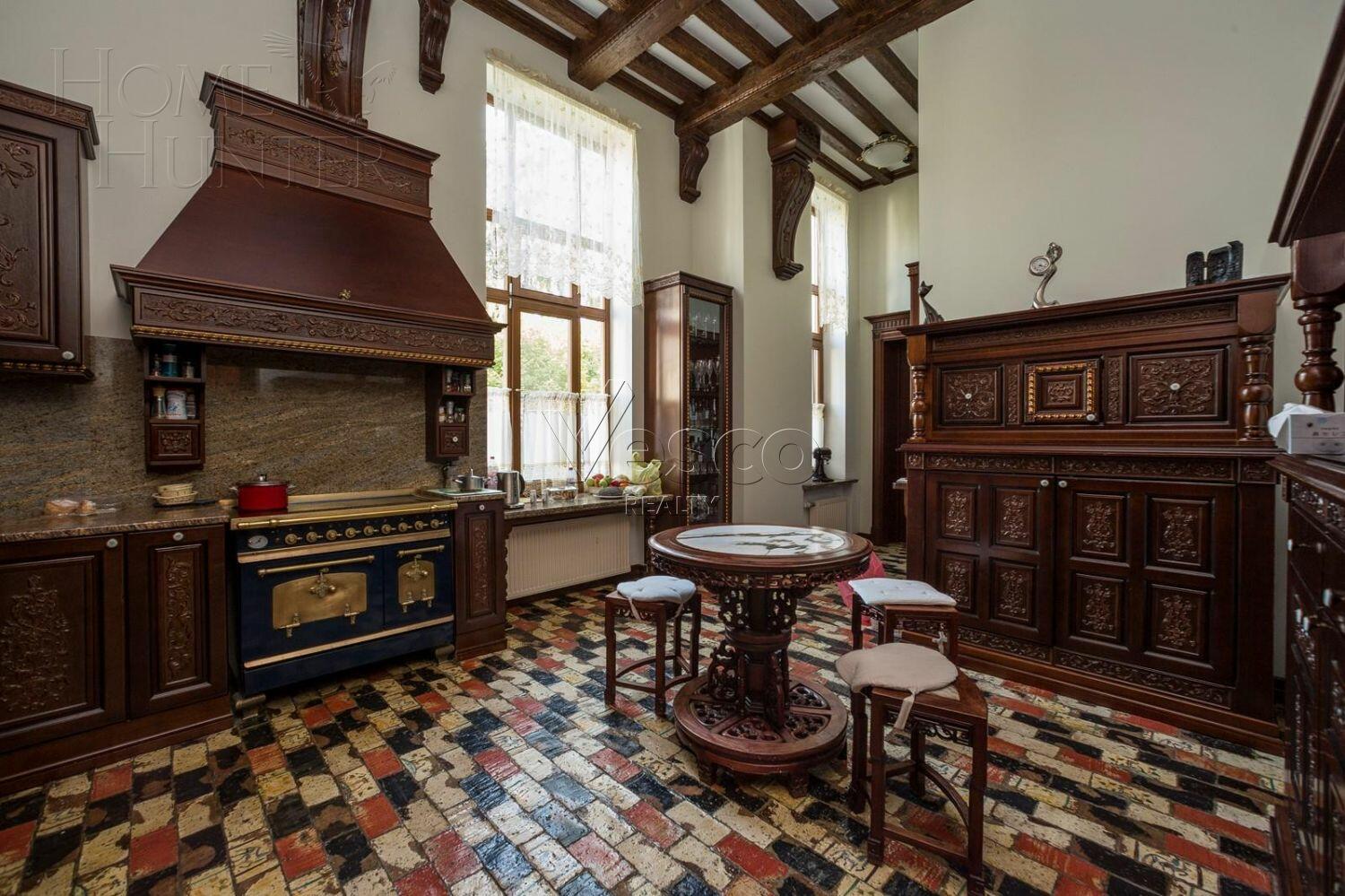 3-этажный коттедж 2 000 м² с отделкой