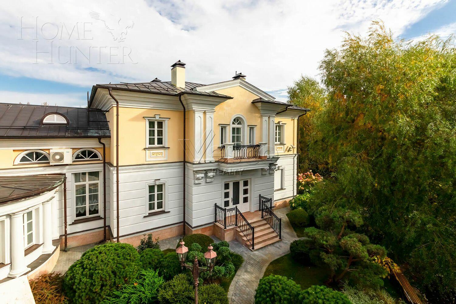 3-этажный коттедж 1 800 м² с отделкой