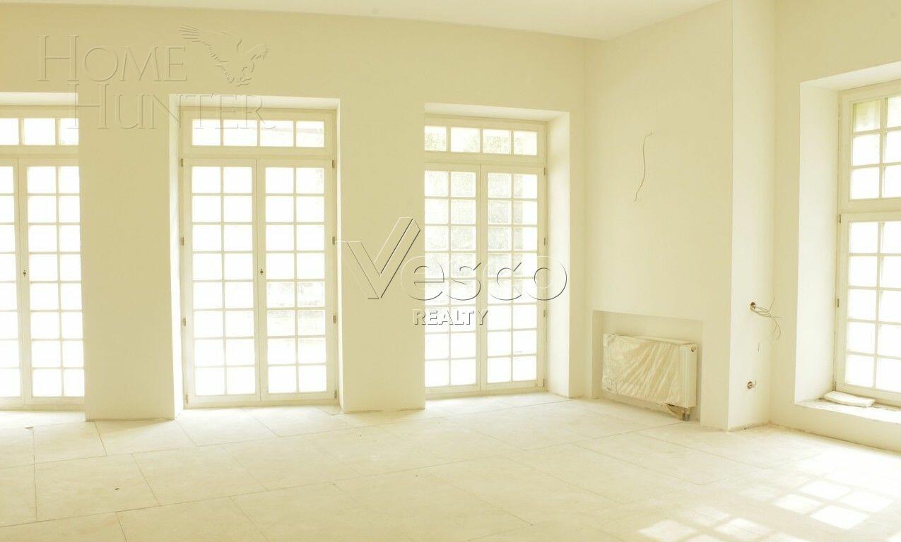 2-этажный коттедж 3 100 м² без отделки