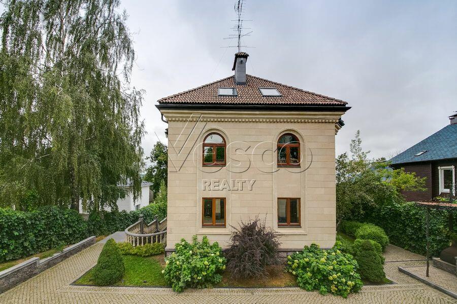 3-этажный коттедж 1 200 м² без отделки