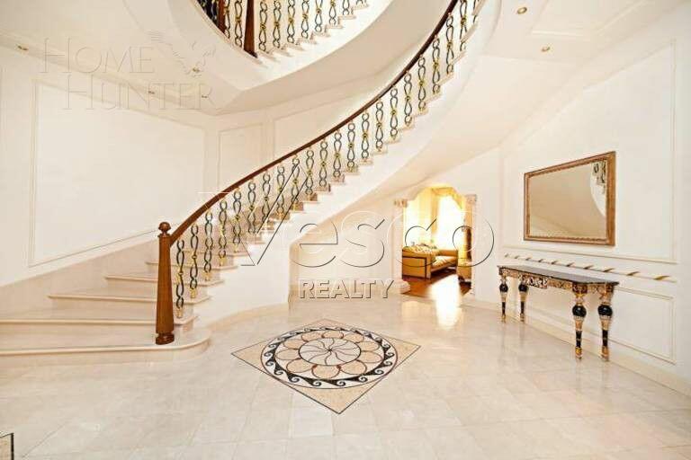 2-этажный коттедж 1 300 м² с отделкой