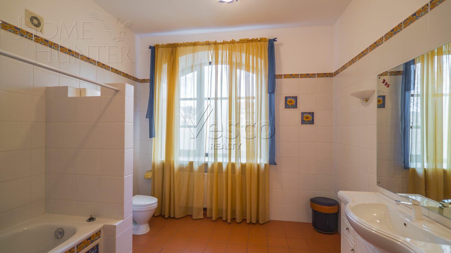 2-этажный коттедж 900 м² с отделкой