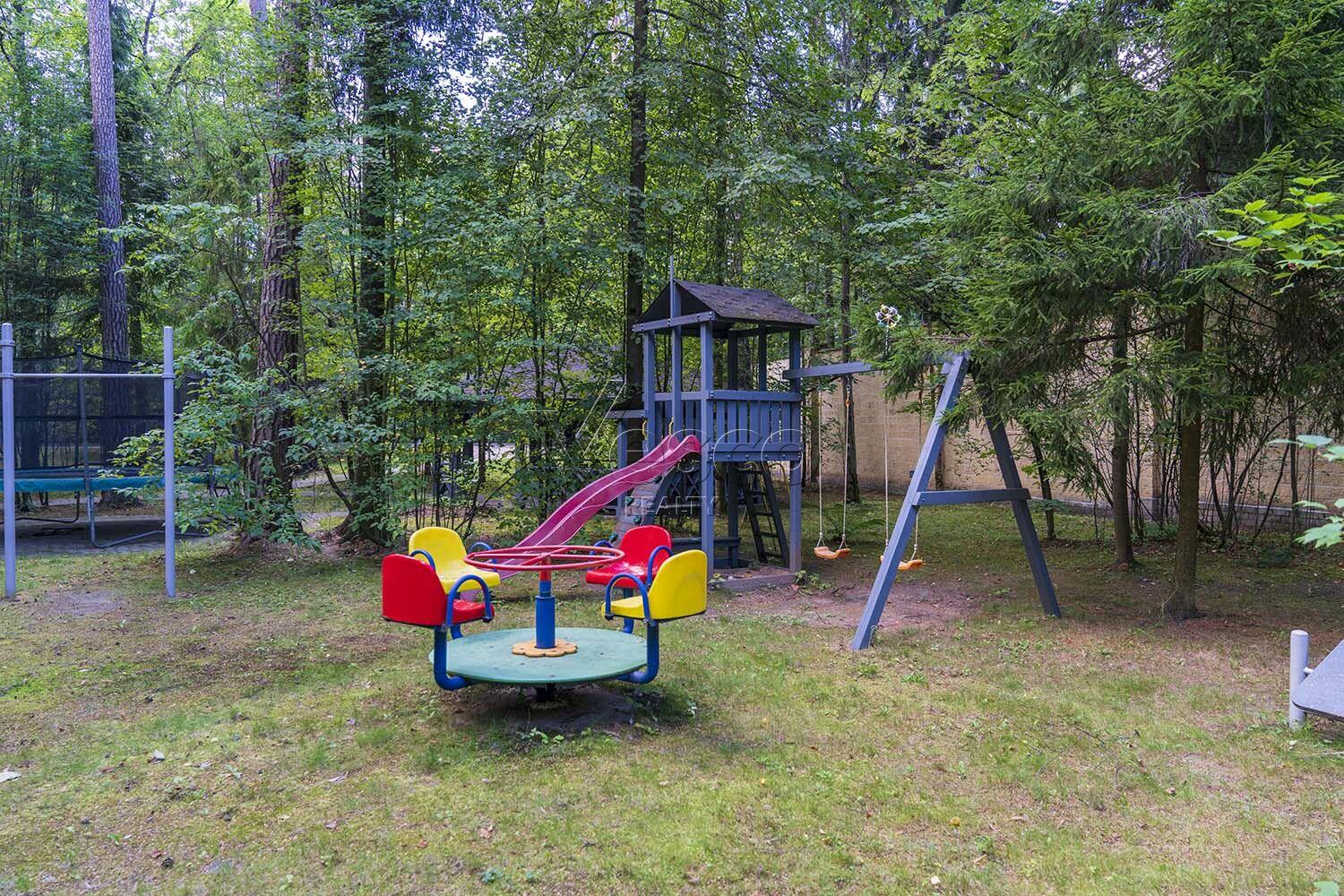 2-этажный коттедж 1 518 м² с отделкой