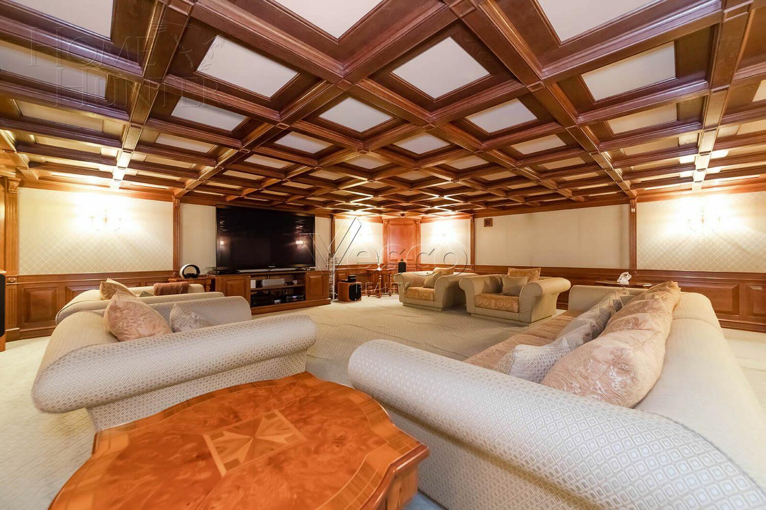 3-этажный коттедж 1 800 м² с отделкой