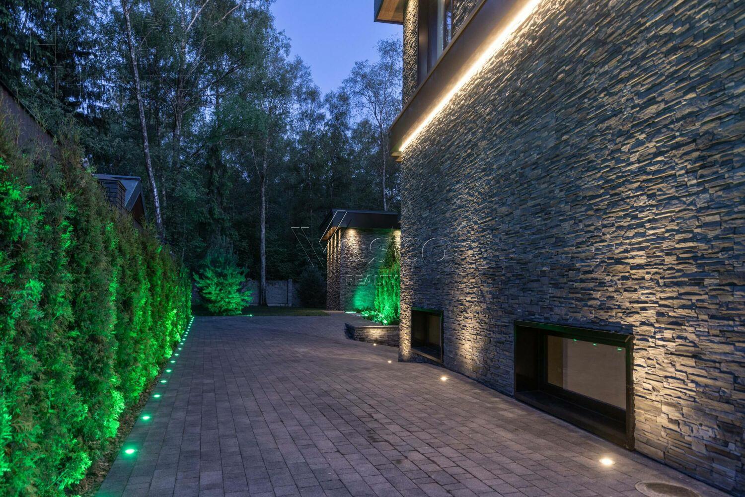 2-этажный коттедж 1 700 м² без отделки