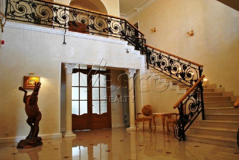 2-этажный коттедж 1 550 м² без отделки