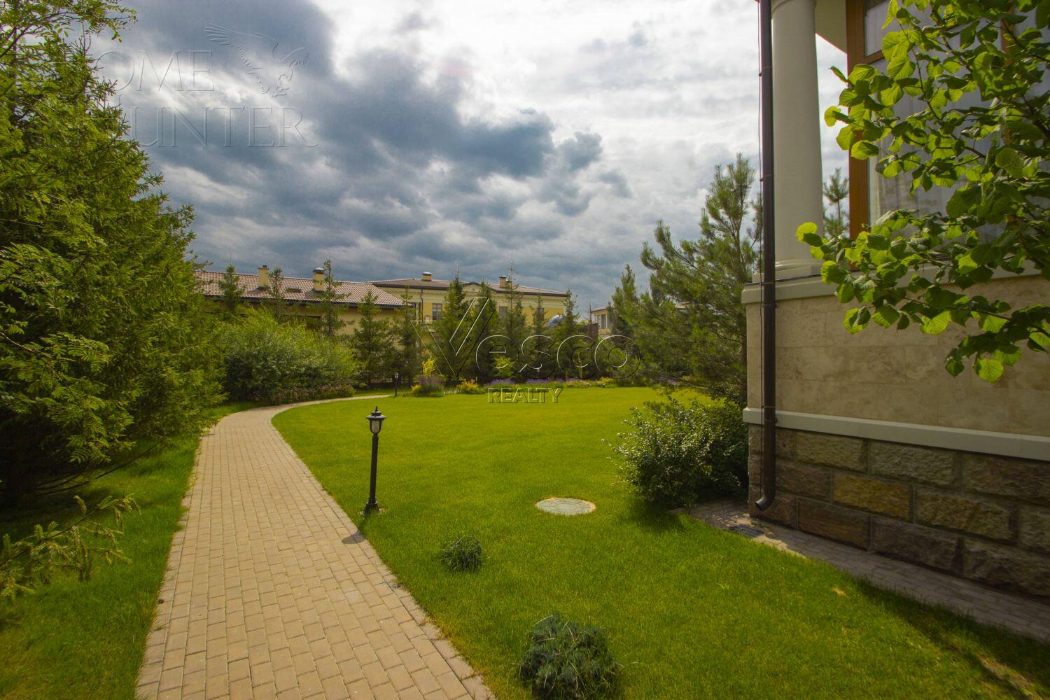 2-этажный коттедж 1 250 м² с отделкой