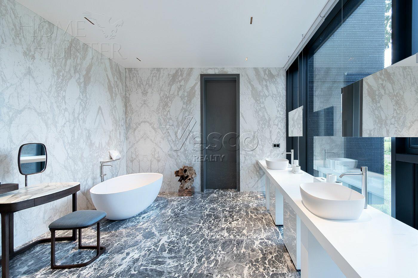 3-этажный коттедж 1 848 м² с отделкой