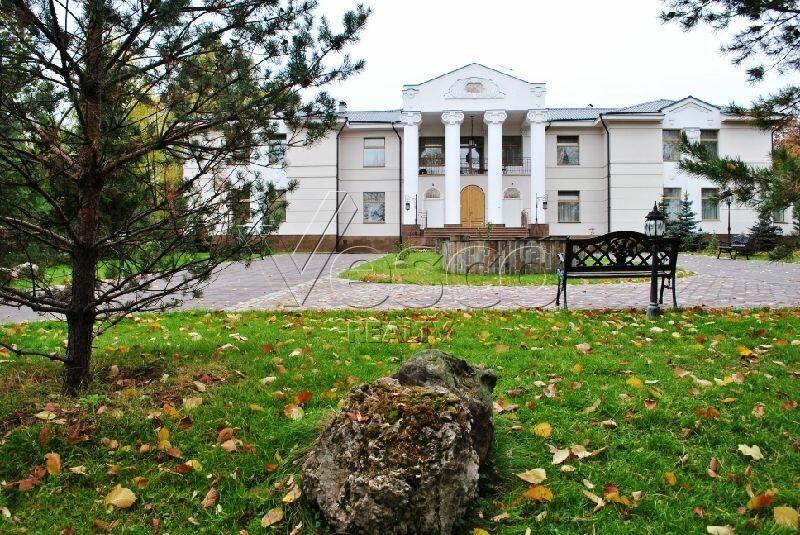 2-этажный коттедж 1 550 м² без отделки