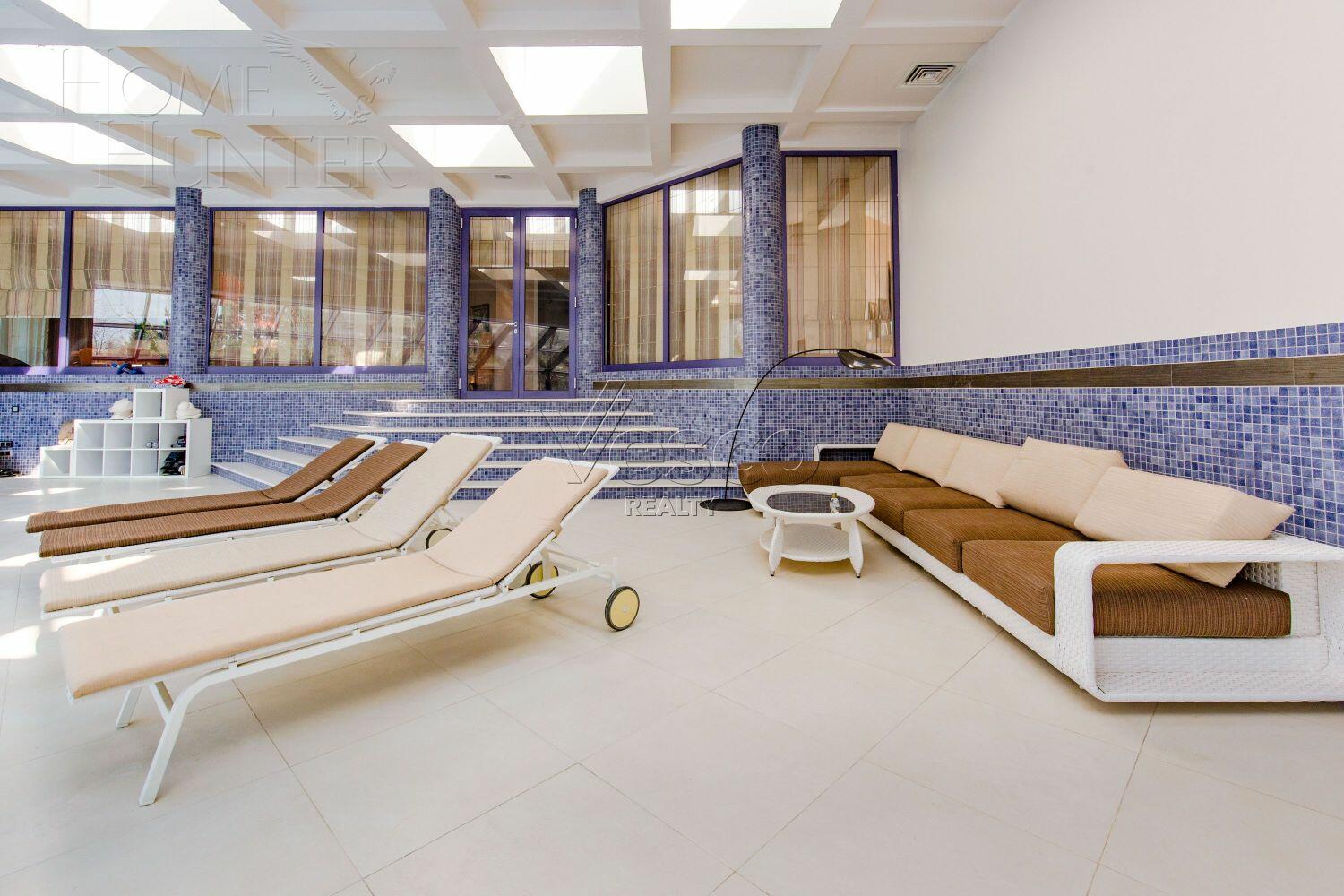 3-этажный коттедж 2 400 м² с отделкой