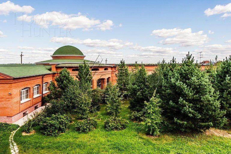 3-этажный коттедж 2 700 м² без отделки